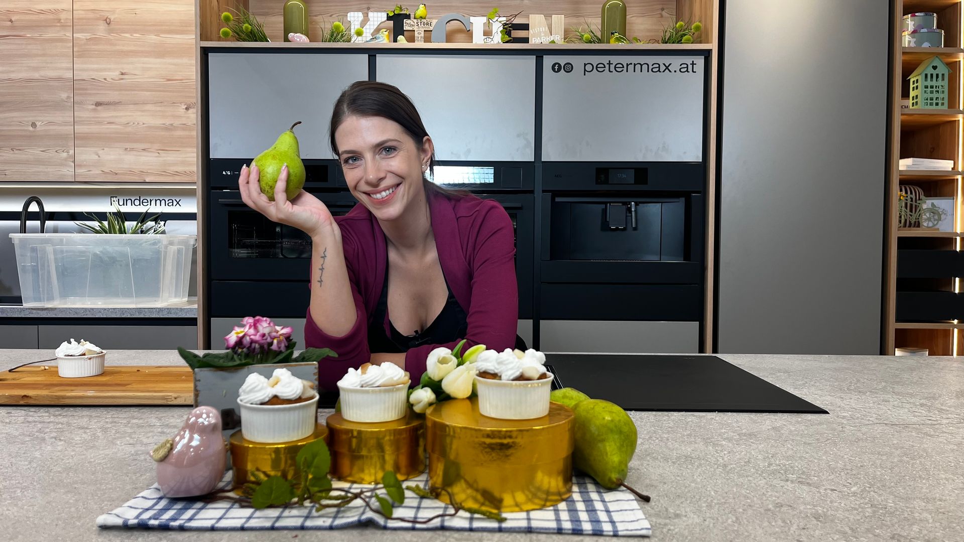 Schneeweiße Baiser-Spitzen auf Birnenküchlein | REZEPT DER WOCHE
