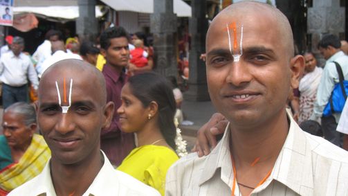 Rund um den Globus Rund um den Globus - Staffel 2 Folge 3: Indien - Haare für die Götter