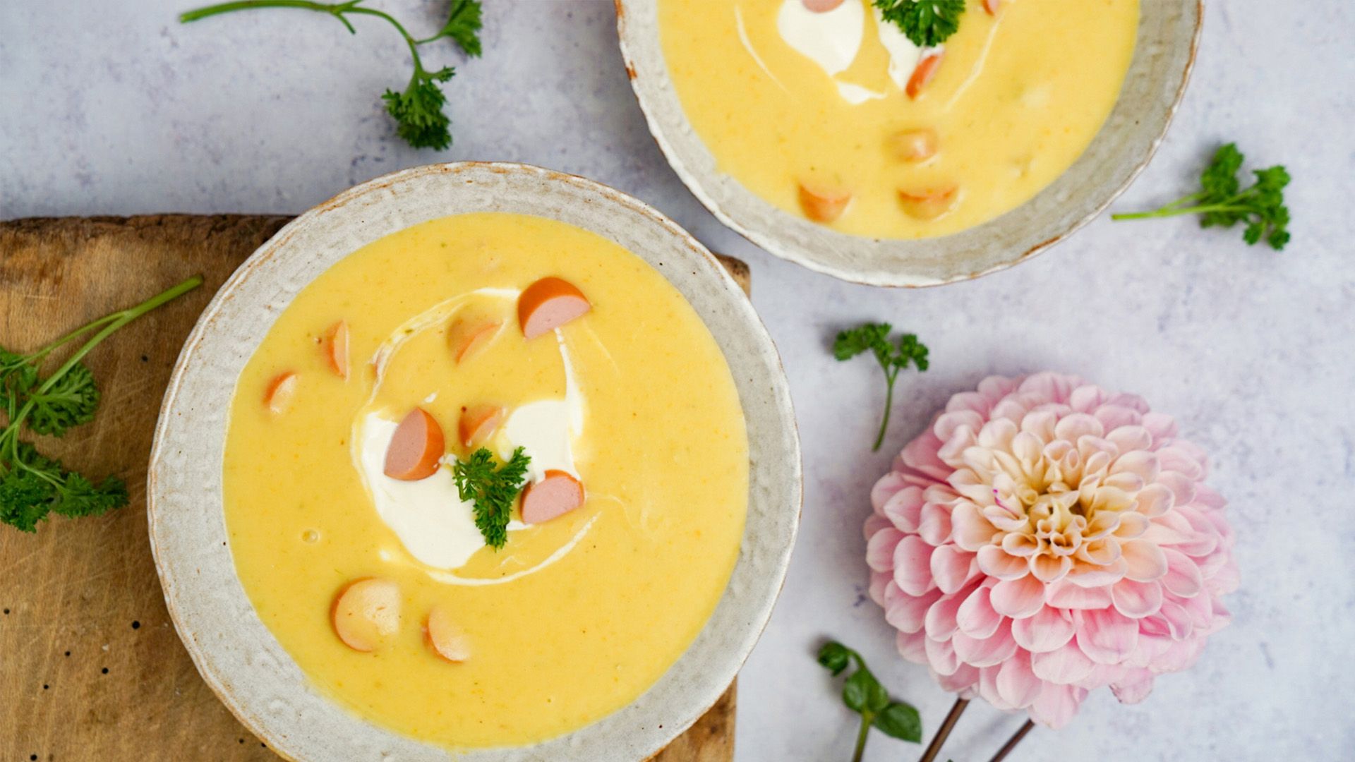 Kartoffelsuppe mit Wiener Würstchen