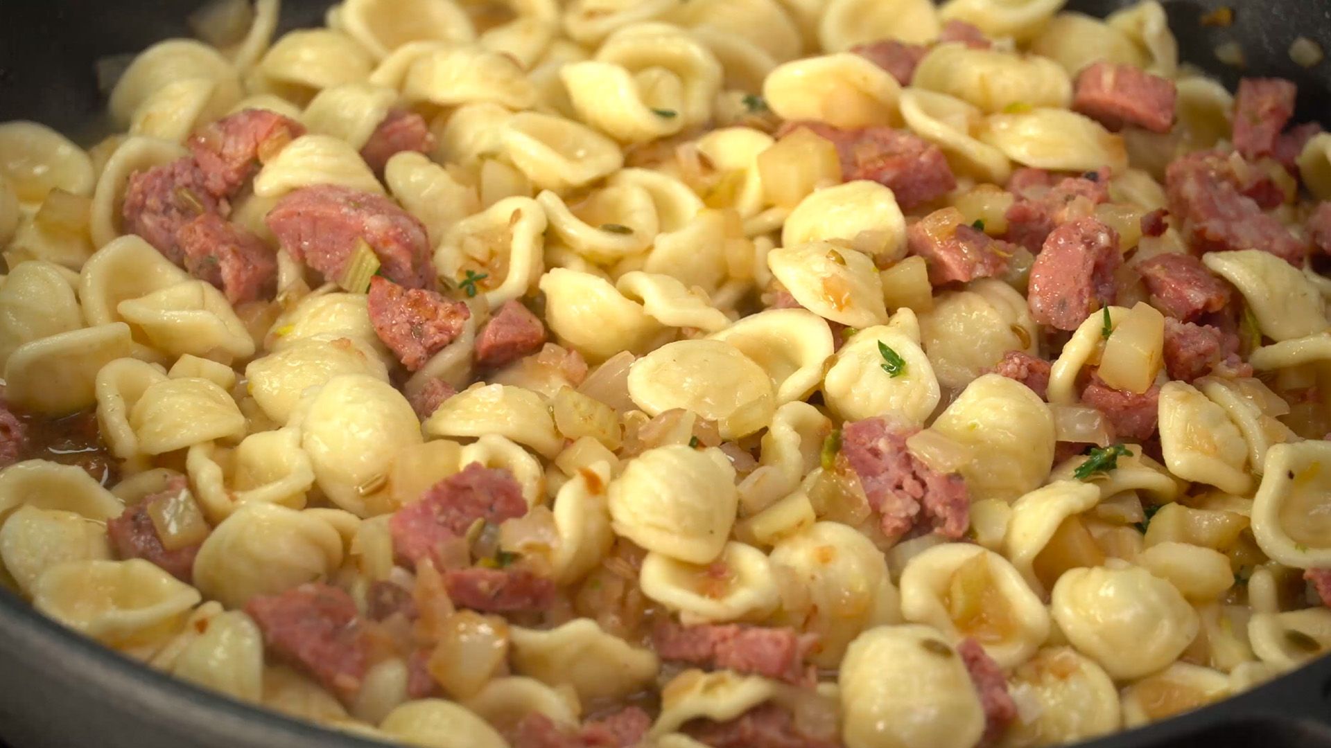 Orecchiette mit Salsiccia und Fenchel