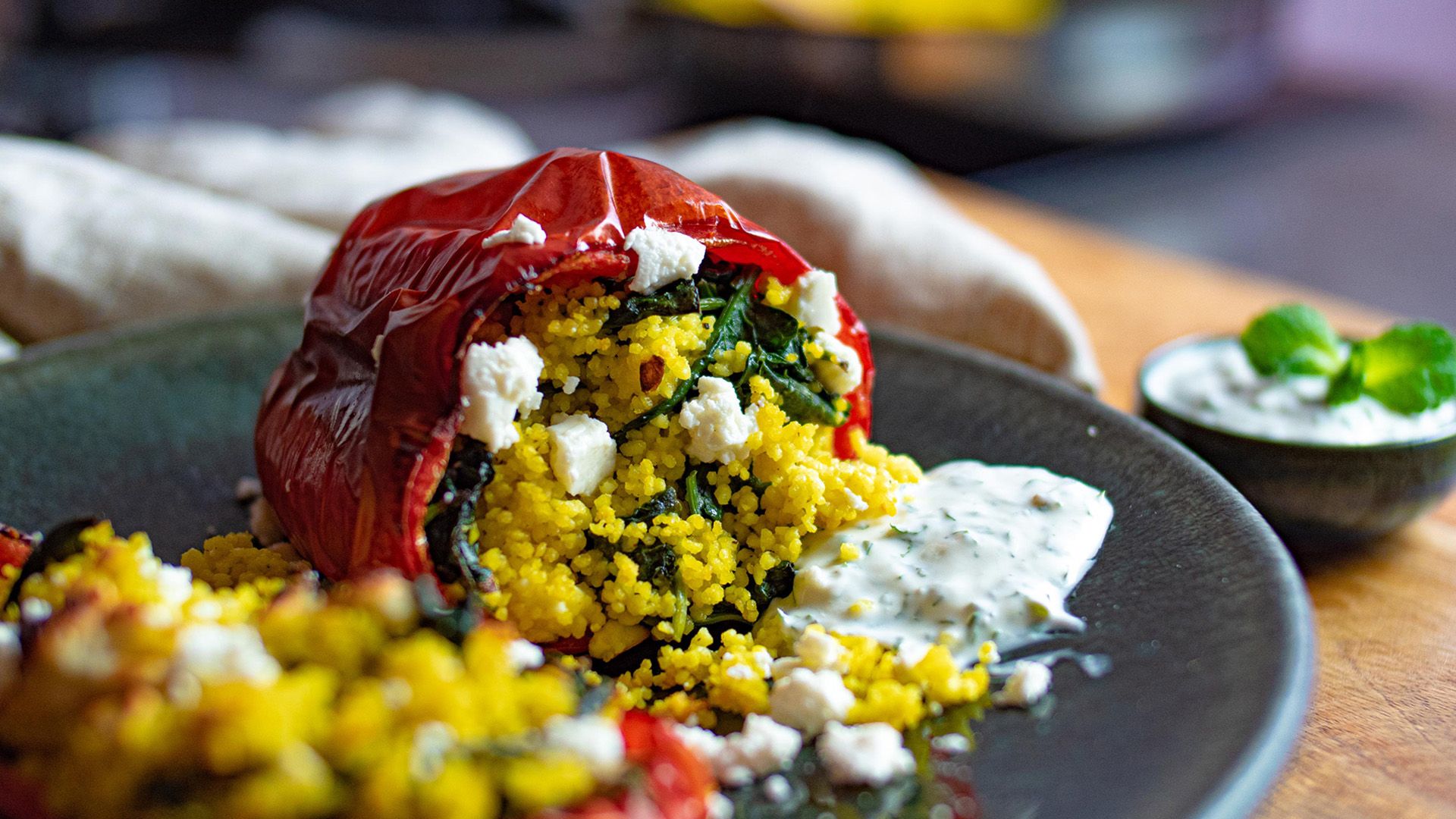 Gefüllte Paprika mit Couscous und Feta