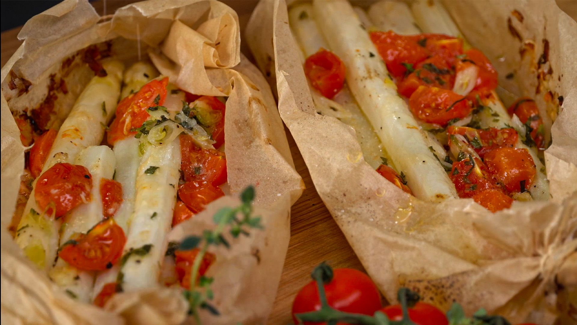 Himmlischer Spargel im Pergament
