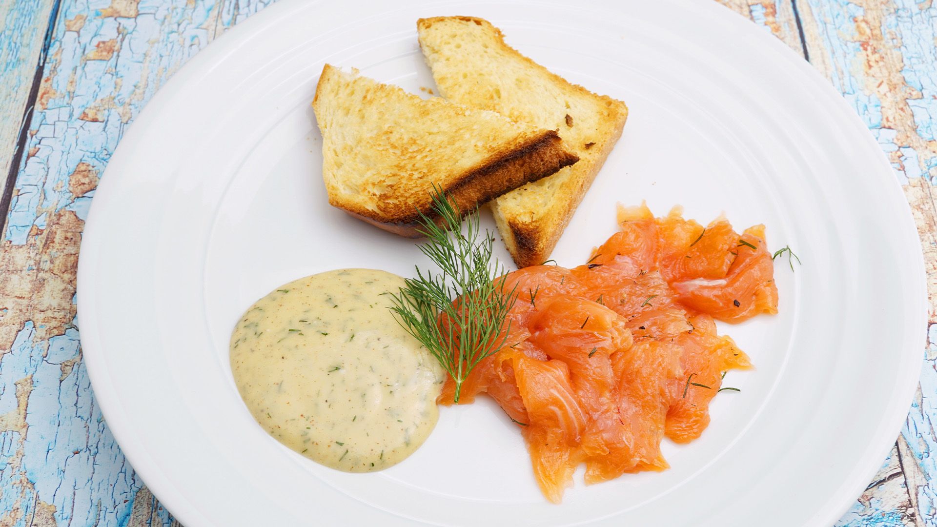 Gebeizte Lachsforelle mit Dill-Senf-Sauce