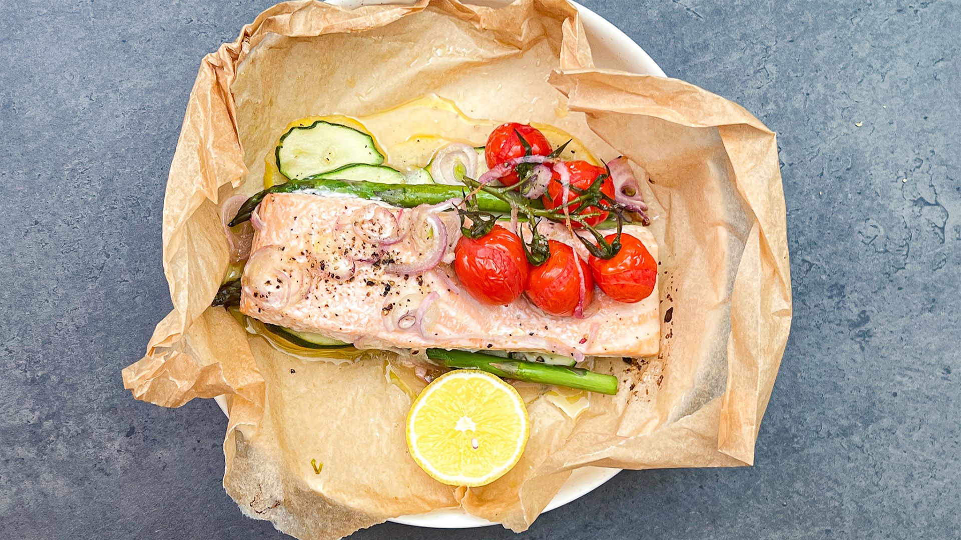 Lachs im Backpapier