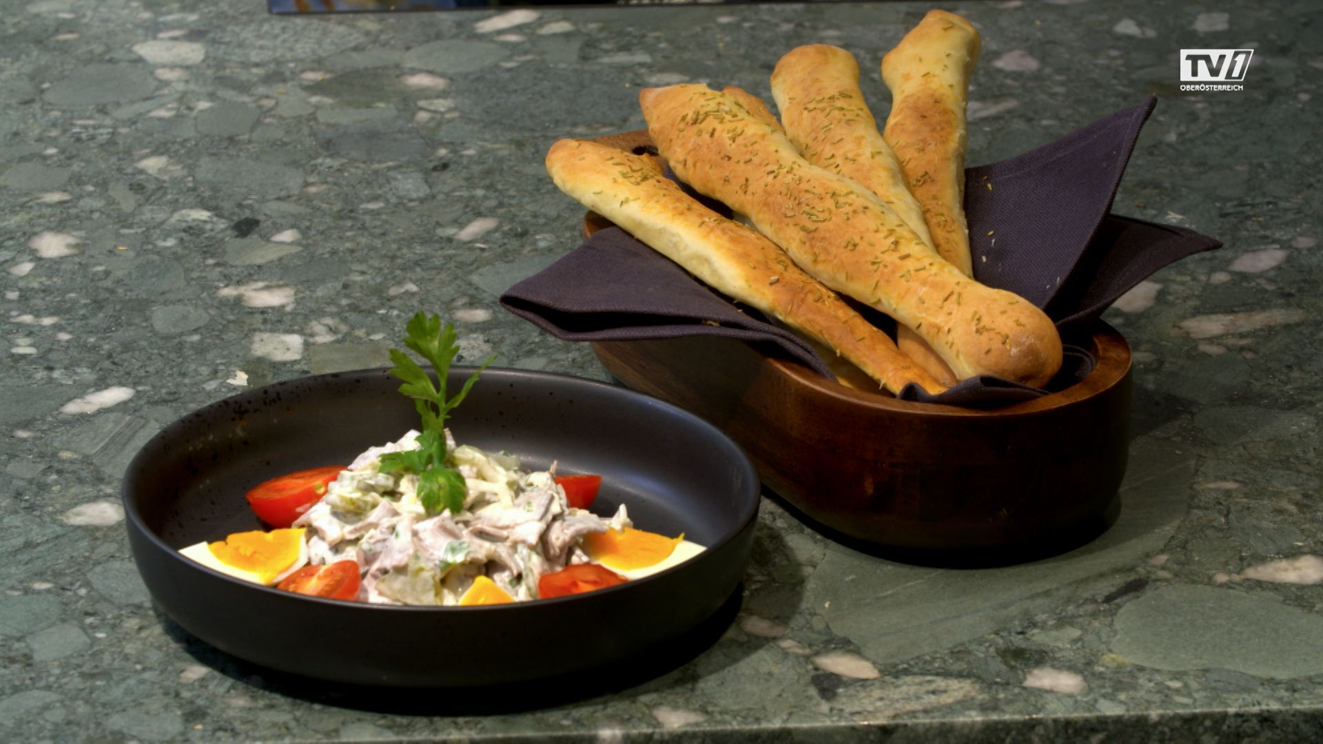 Rindfleischsalat und Party-Stangerl