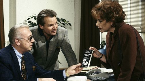 Derrick Derrick, Staffel 14 Folge 8: Tod auf dem Hinterhof