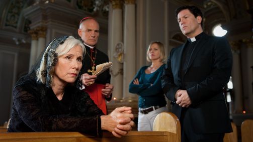 Ihr Auftrag, Pater Castell Ihr Auftrag, Pater Castell, Staffel 3 Folge 4: Die Priesterin