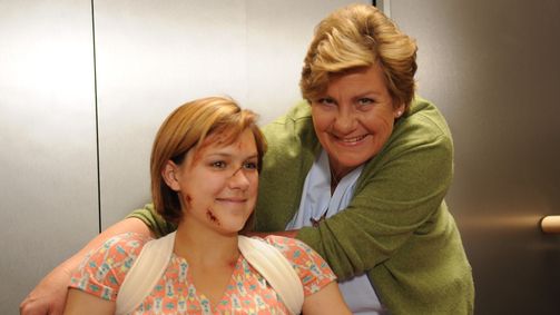 Herzflimmern – Die Klinik am See Herzflimmern, Staffel 6 Folge 6: Folge 100