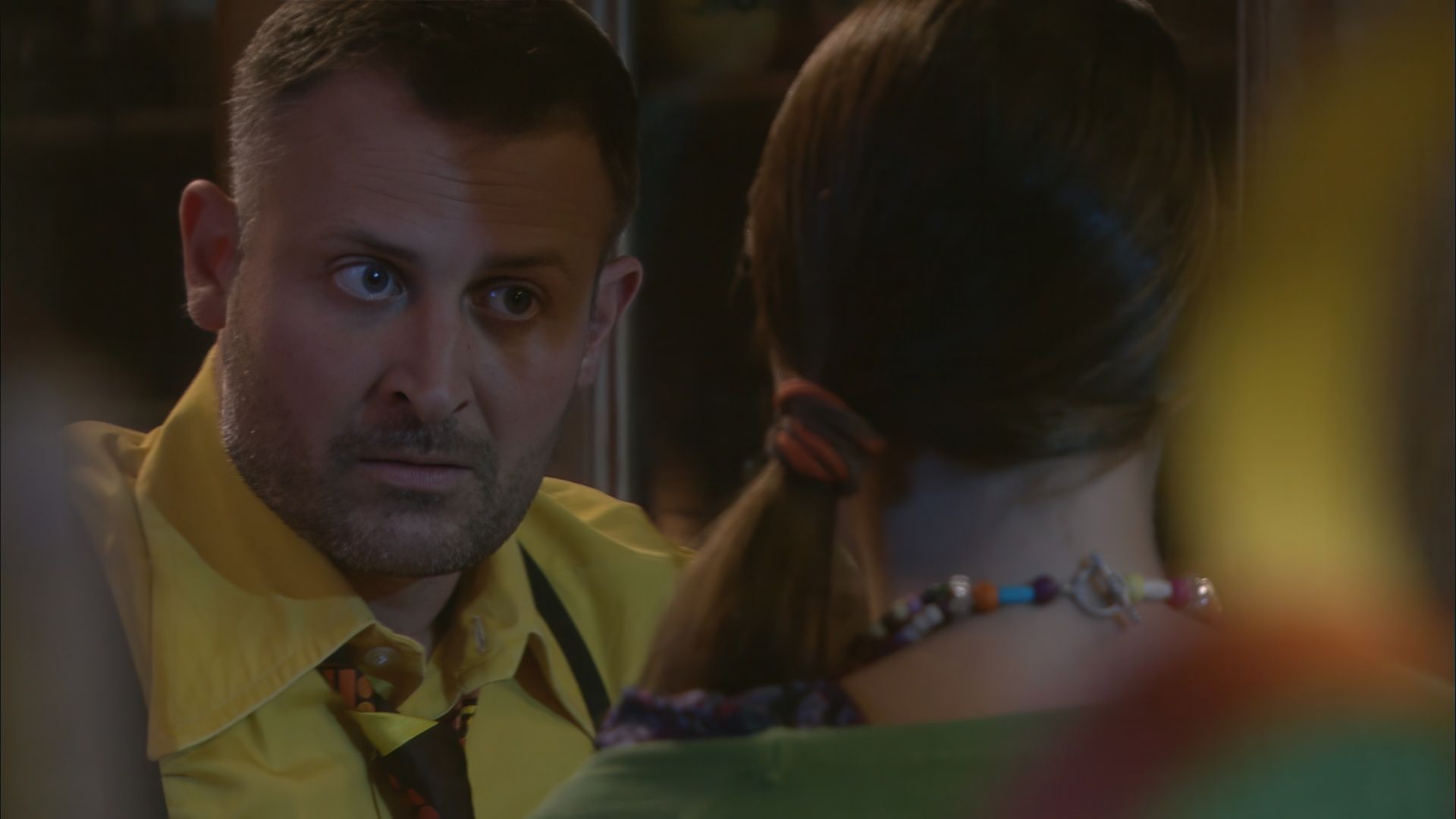 Ein wildes Pferd im Wald