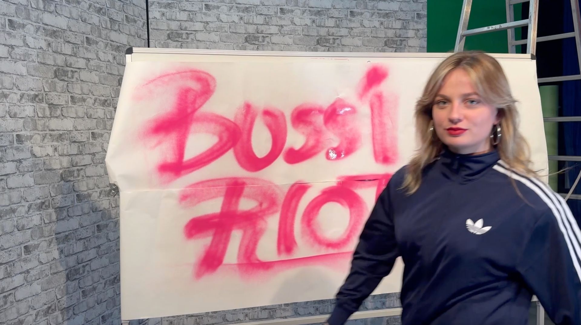 PREMIERE VON BUSSI RIOT