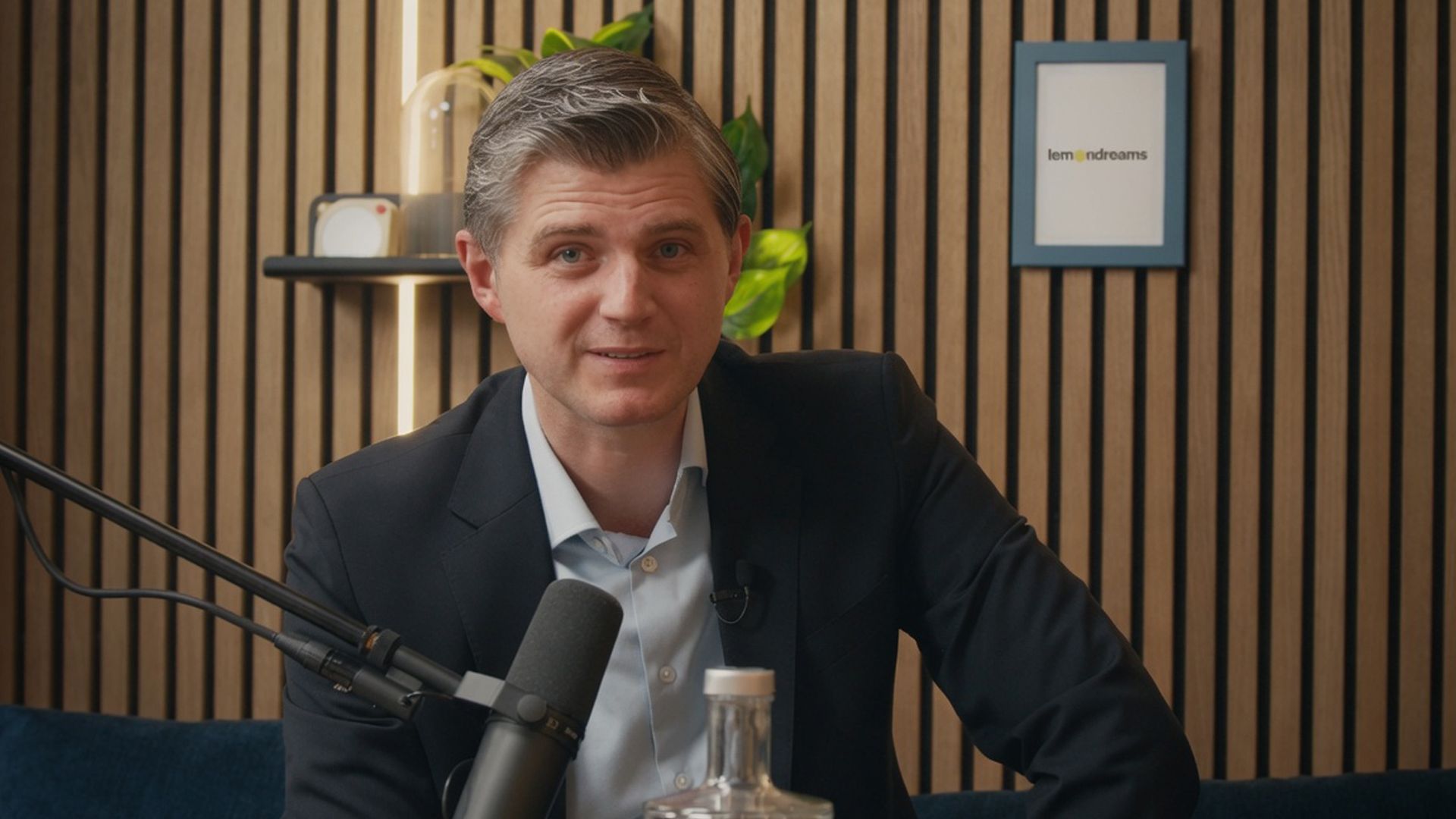Spiegel-Bestseller, 500 Millionäre interviewt und trotzdem am liebsten Pasta mit Käse – der Macher hinter dem ERFOLG Magazin