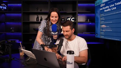 Total Reality Live Total Reality Live - Staffel 1 Folge 10: Peinlich! Gigi bekommt für Fame bei Realitystar Academy einen Blo*job