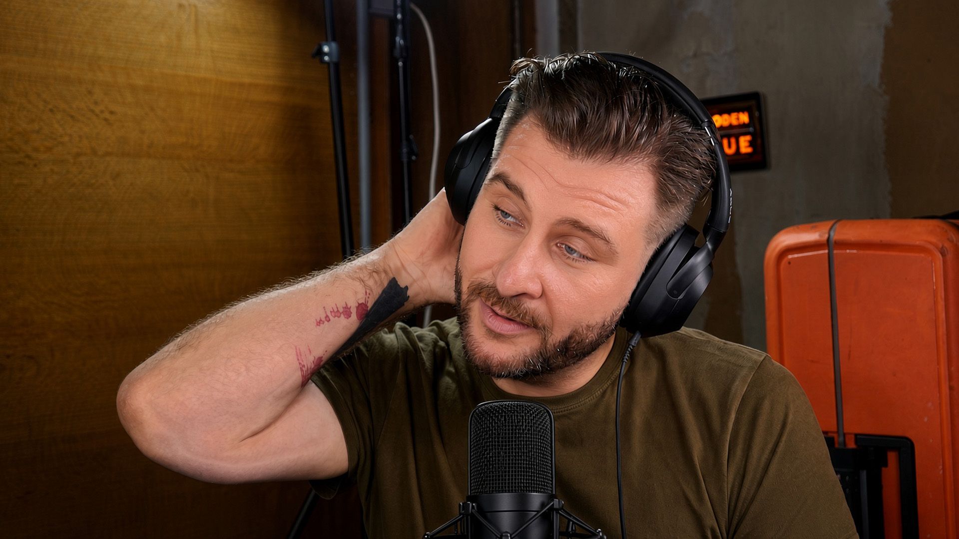 Friseur Fremdgehen und tätowierte Augen