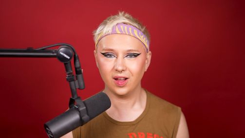 Gschichtn aus der Schwulenbar Gschichtn aus der Schwulenbar - Staffel 2 Folge 29: Heisl Wixxer, Erbeershot & Schmusevideos