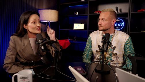 Total Reality Live Total Reality Live - Staffel 1 Folge 3: Eric Sindermann packt über Finanz-Krise aus! Showdown & Schlagabtausch mit Yvonne.