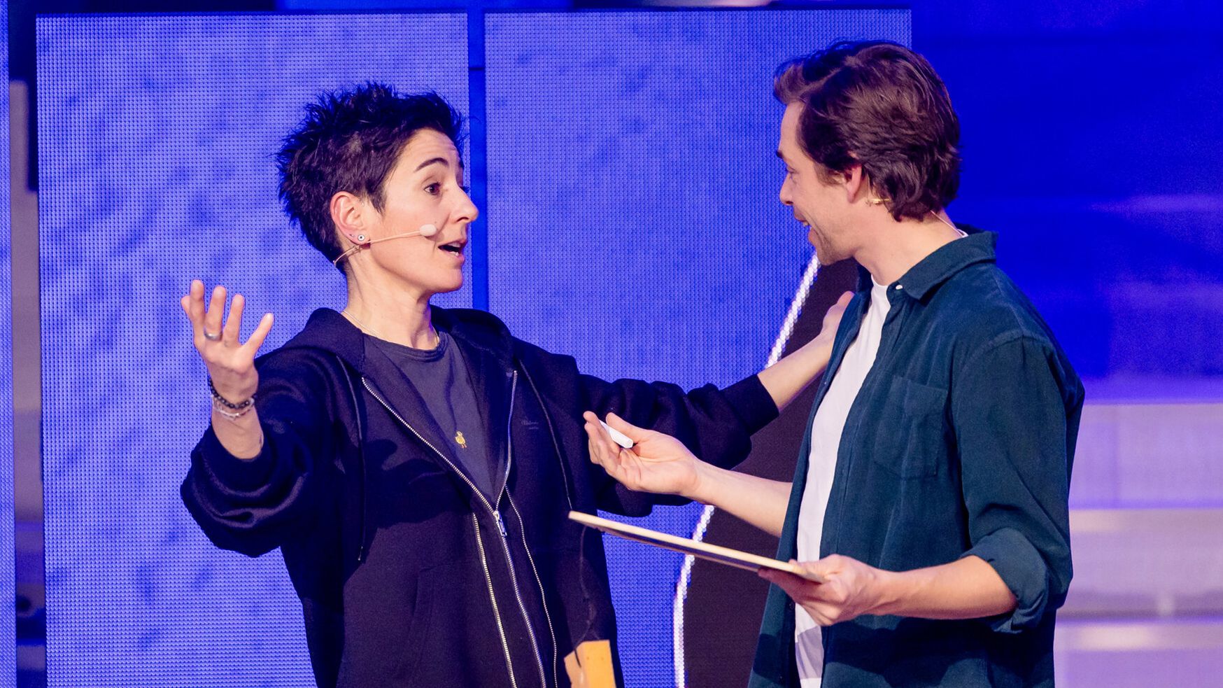 Dunja Hayali und Checker Tobi müssen ihr Wissen unter Beweis stellen