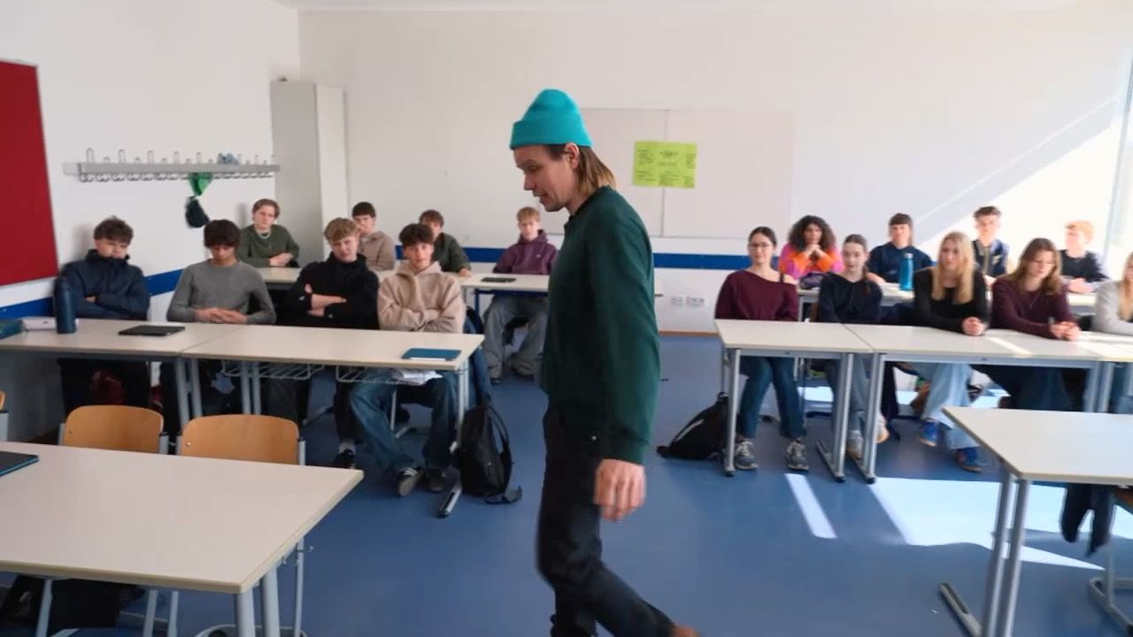 Ein-Mann-Theater gegen Extremismus: Stück überrascht bayerische Schüler