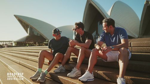 Roadtrip - Drei Spitzenköche auf vier Rädern Roadtrip Australien - Drei Spitzenköche auf vier Rädern Folge 3: Sydney-Bootstrip, Alis Geburtstag und jede Menge Schafe