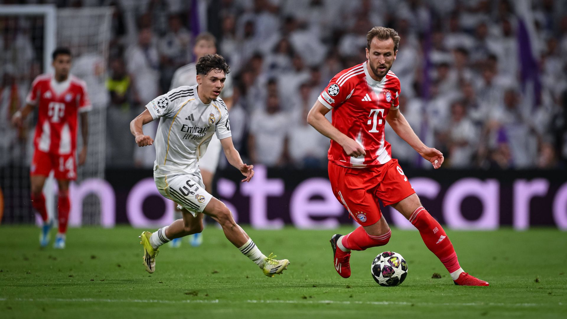 FC Bayern - Kompany gibt zu: Harry Kane gegen Real über Schmerzgrenze
