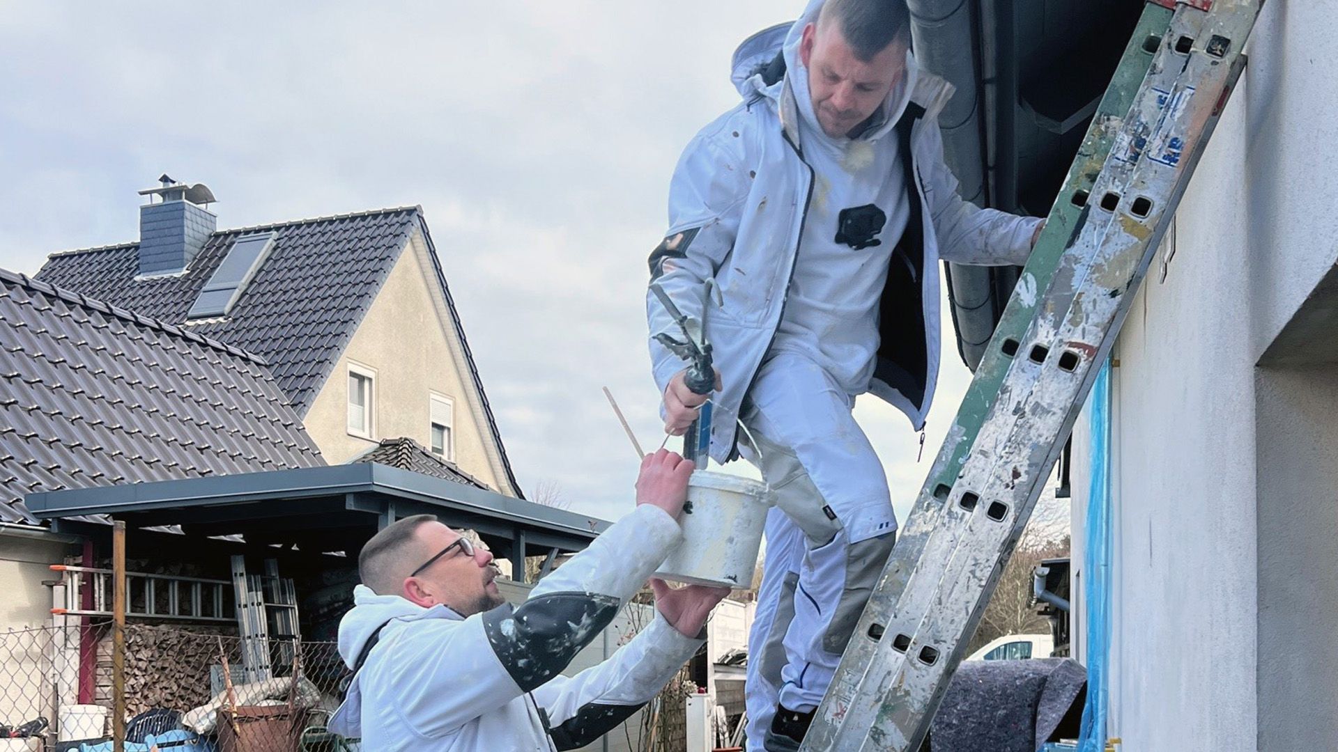 Themen u. a.: Löcher in der Hausfassade und Arbeiten, wo andere feiern