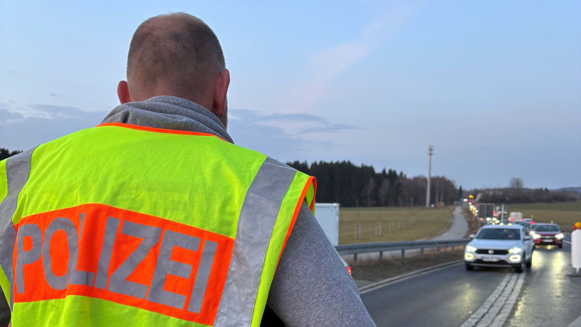 Themen u. a.: Gefährliches Überholmanöver – Unterwegs mit der Bundespolizei