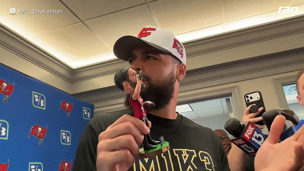 NFL: Tampa Bay Buccaneers überraschen Mike Evans mit eigenen Boobleheads