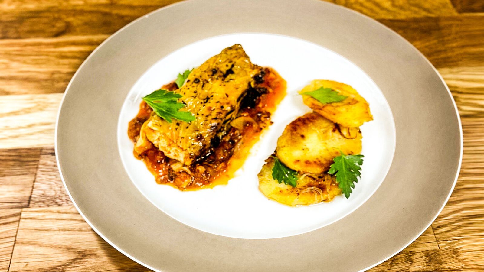 Kohlroulade mit Bratkartoffeln