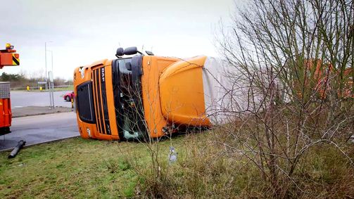 LKW-Bergung extrem LKW-Bergung extrem Folge 2: Hilfe für den Pannenhelfer