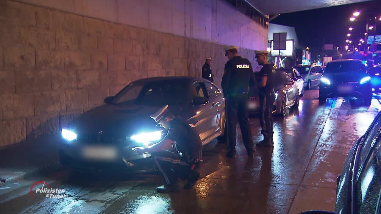 Staffel 01 Folge 01 - Polizisten und Tuner