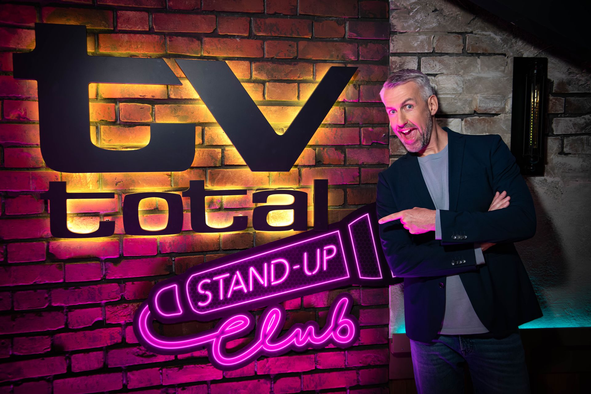 Neues Jahr, neue Jokes: Der TV total Stand-up Club mit Stadelmann, Cantz uvm.