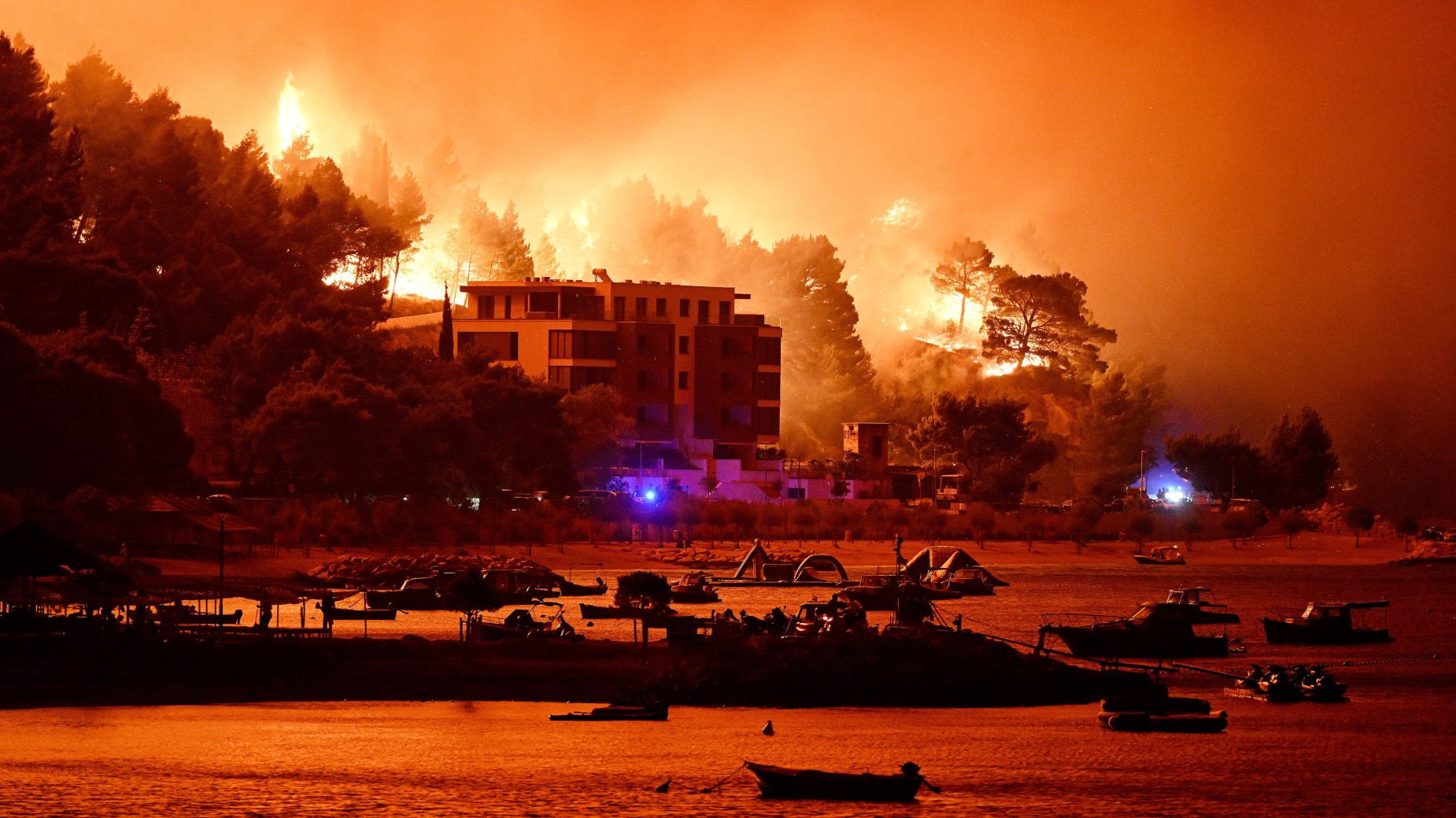 Kampf gegen Waldbrände in ganz Europa