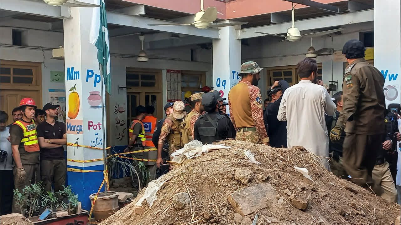 Schuldach in Pakistan stürzt ein - Mindestens 28 Schüler tot