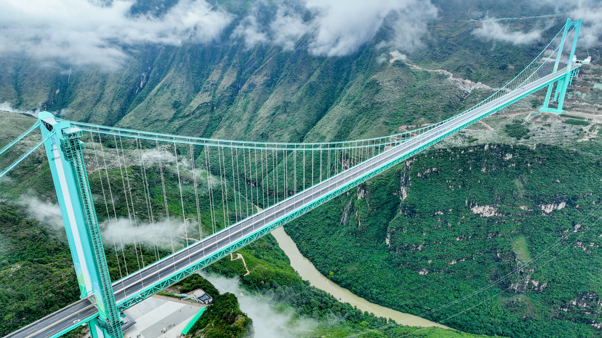 Höchste Brücke der Welt in China eröffnet