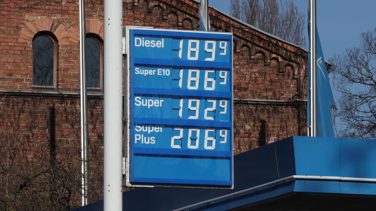 Zu teuer: Jeder Dritte lässt Auto stehen