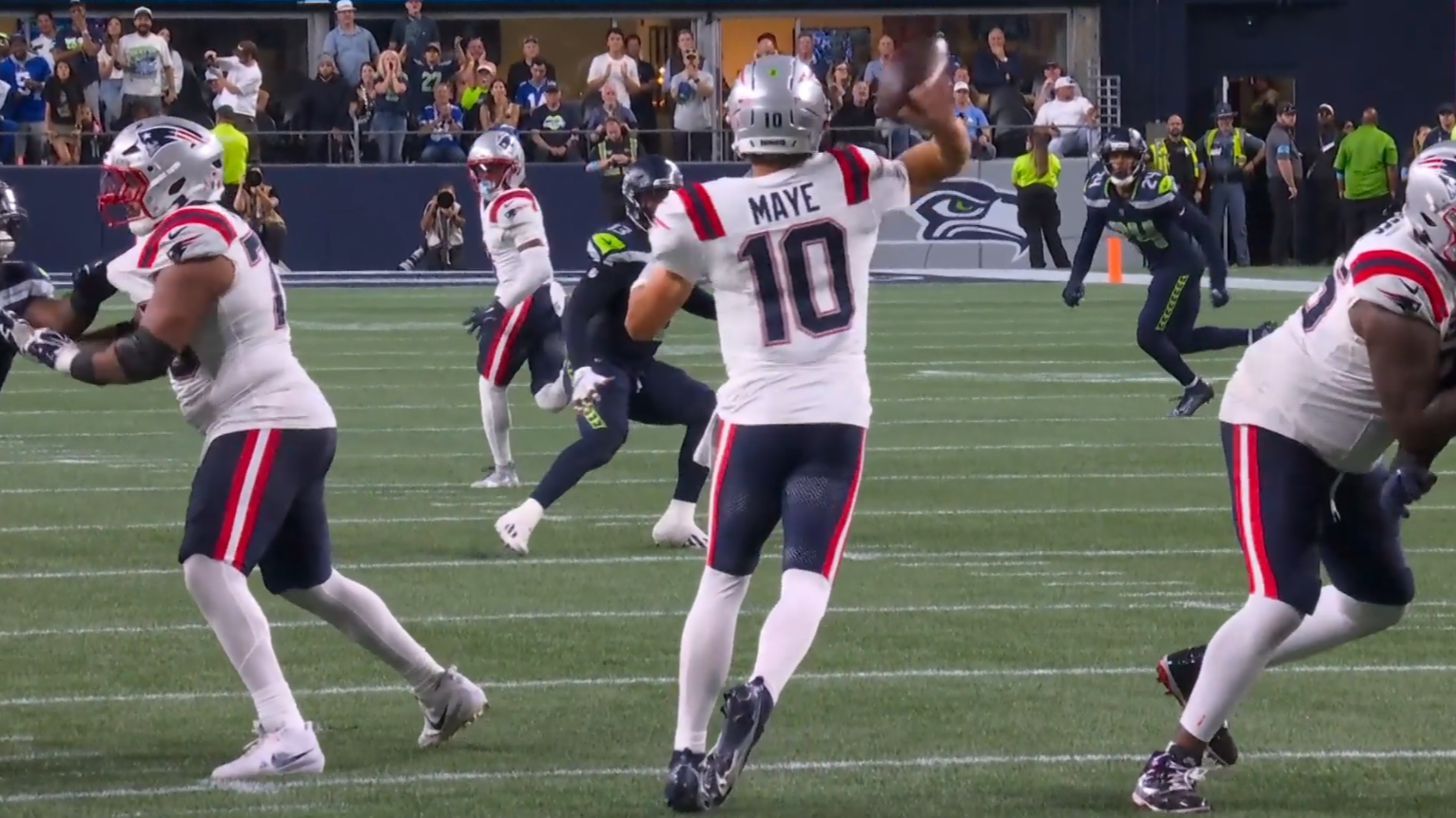 NFL: Drake Maye versagen die Nerven - drei Interceptions im Schluss-Viertel