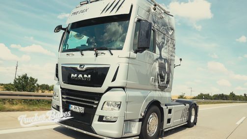 Trucker Babes - 400 PS in Frauenhand Trucker Babes - 400 PS in Frauenhand Folge 5: Sabrina im "The Lion" am Nürburgring!