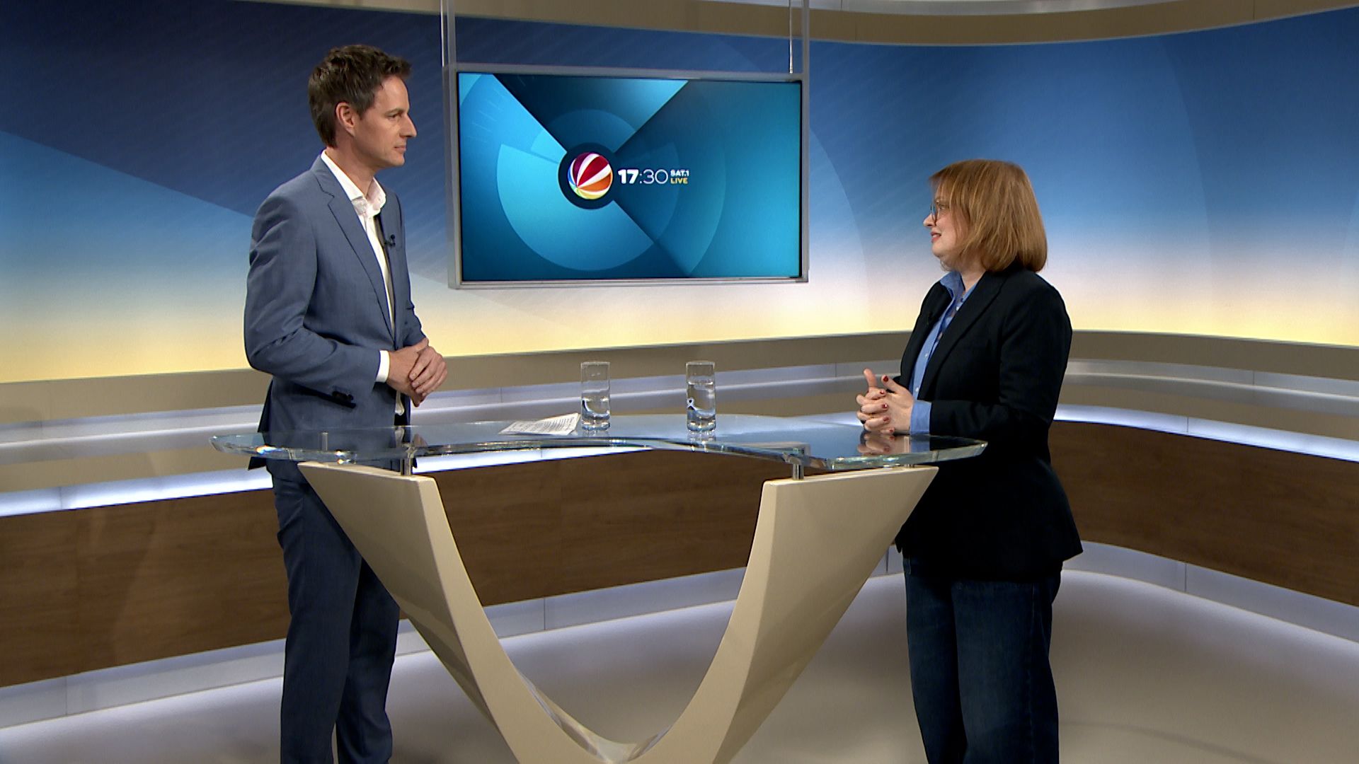 Studiogespräch mit der Pflegeexpertin der Verbraucherzentrale RLP
