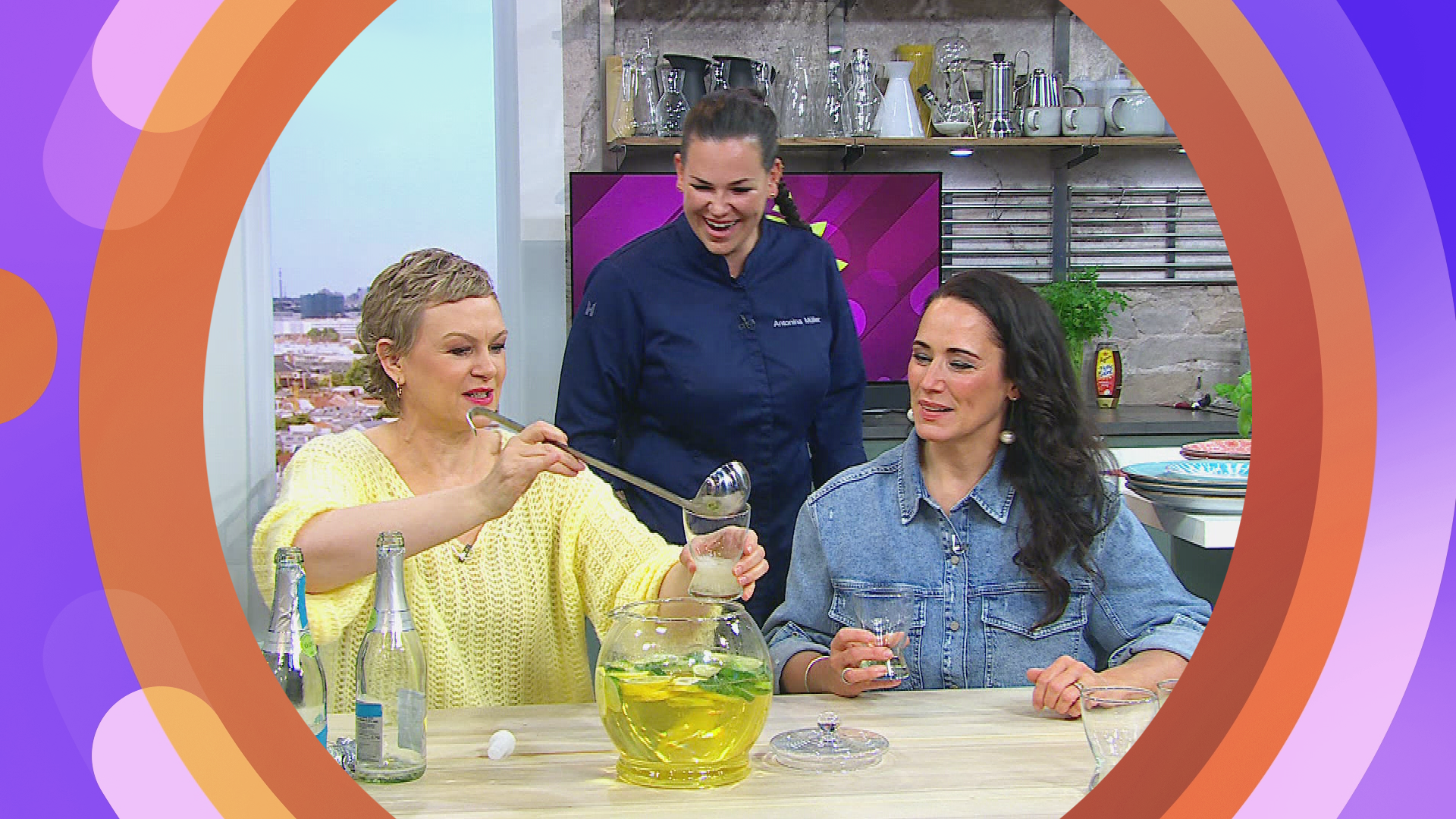 Saison für Maibowle, Gartenhandschuhe und Wanderkleidung