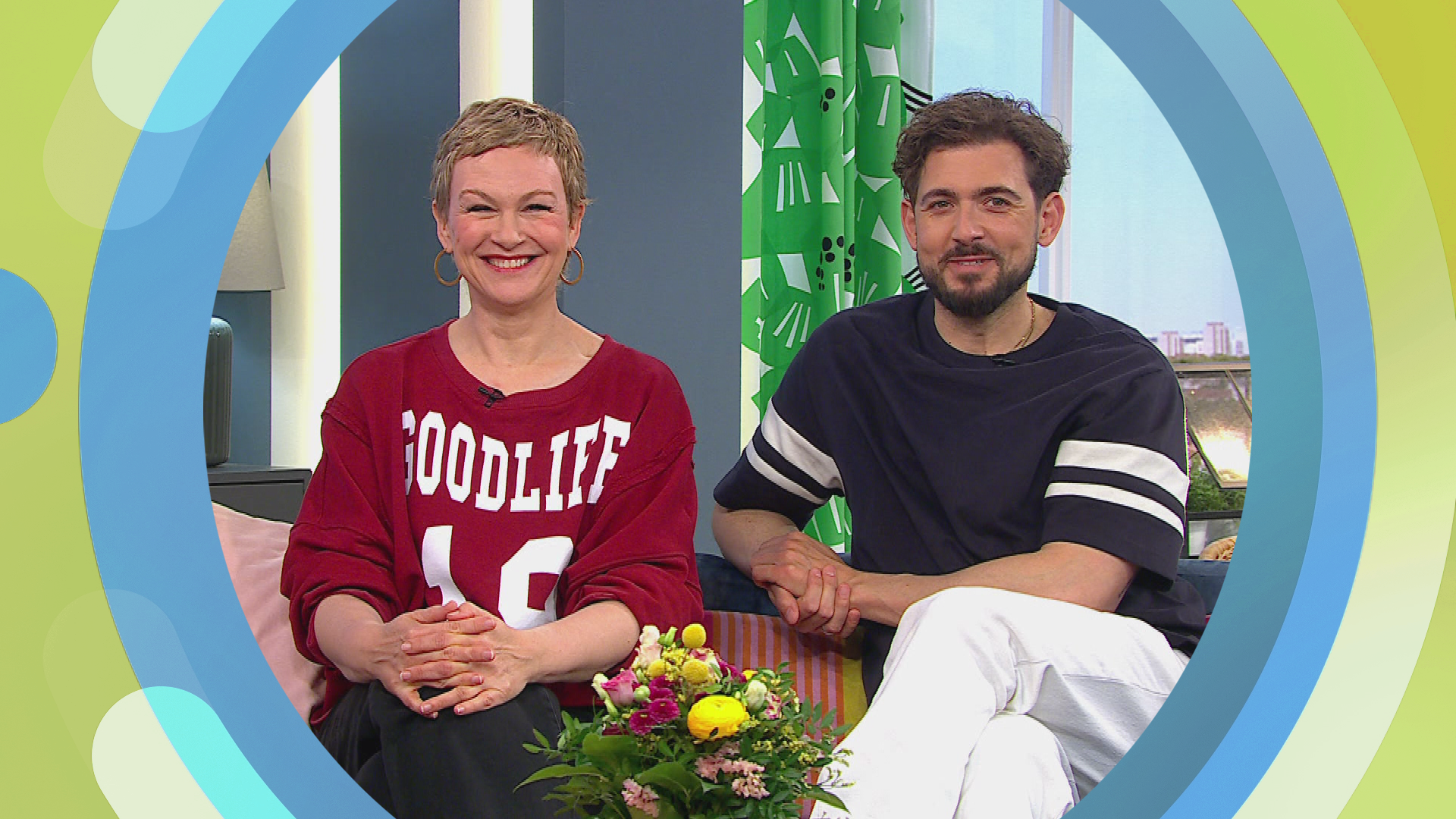 Eine bunte Gästerunde am Morgen