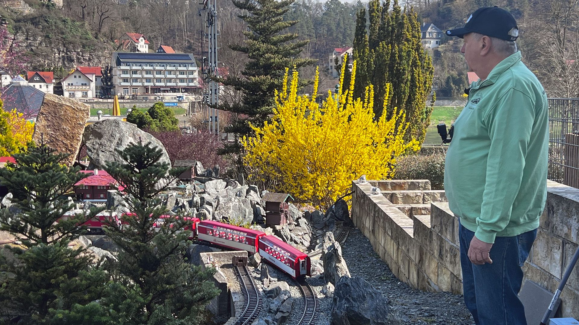 Themen u. a.: Kontrolle vor Saisonstart - Garteneisenbahnanlage in Rathen