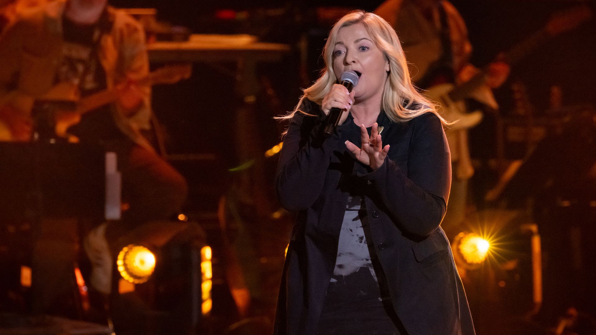 "Saving All My Love": Kati Karney ehrt Whitney Houston mit Gänsehaut-Moment