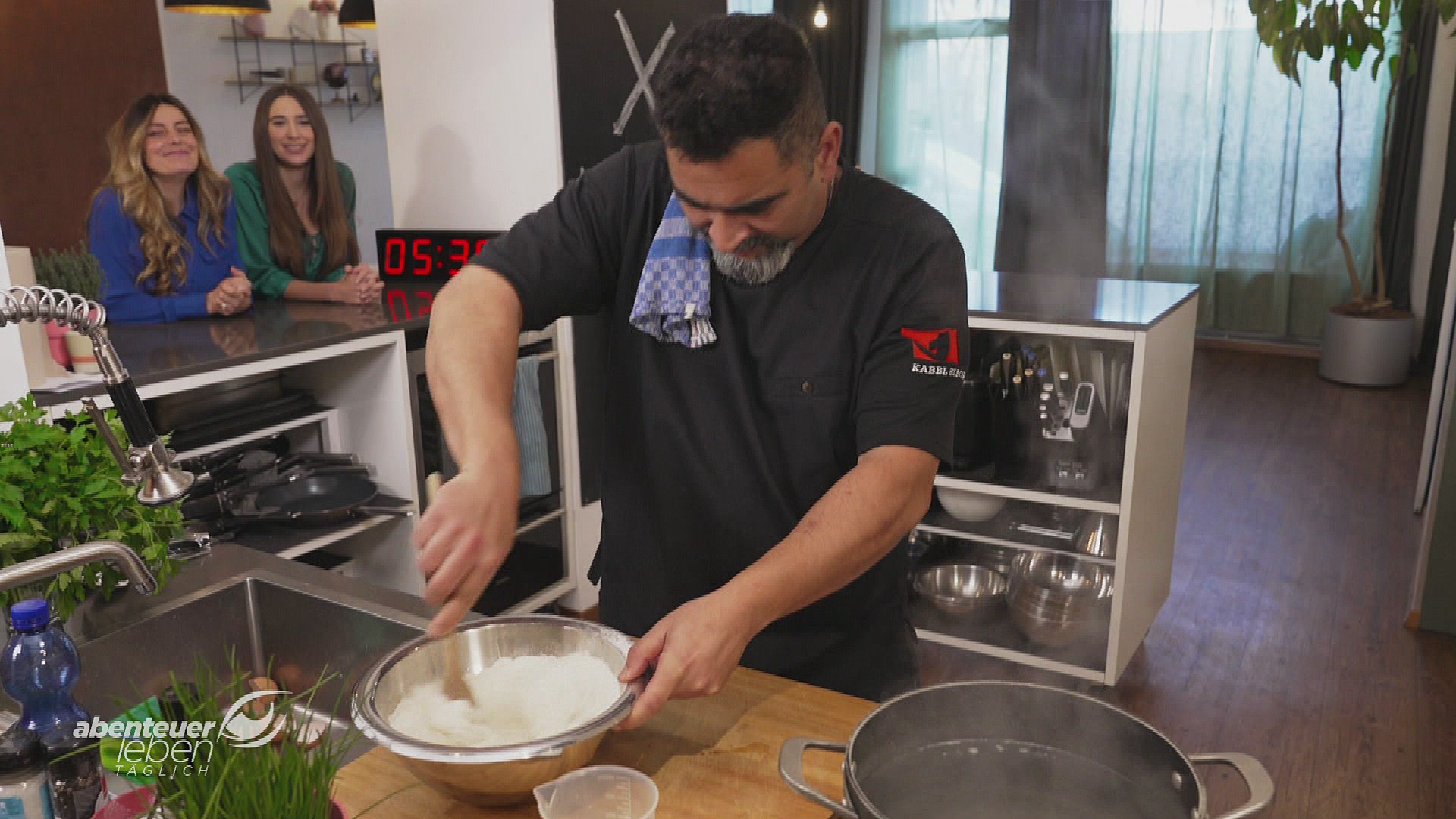 Challenge für Semi: Käsespätzle in 7 Minuten