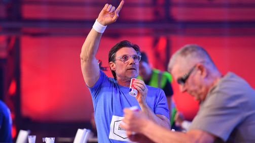 99 - Wer schlägt sie alle! 99 - Wer schlägt sie alle! Folge 6: Wer bastelt sich in die Finalshow?