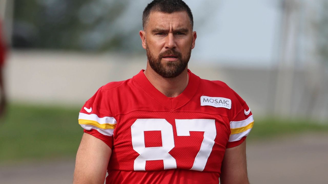 NFL: Travis Kelce mit Extra-Pfunden - ist Taylor Swift schuld?