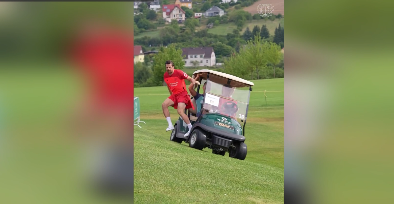 Bayer Leverkusen: Andrich mit krassem Golfcart-Stunt