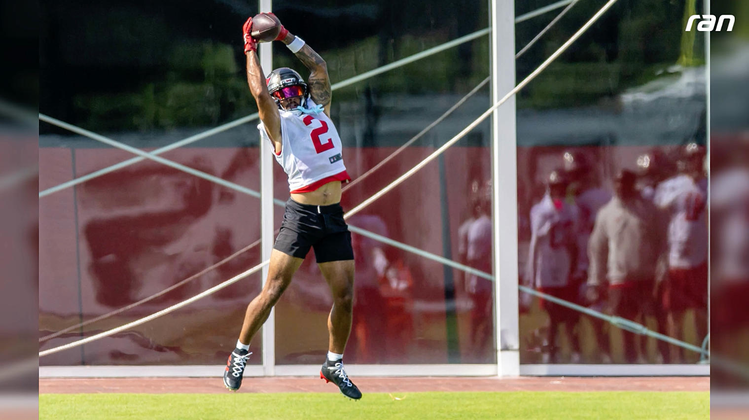 NFL: Irrer One-Hander! Bucs-Receiver liefert Highlight