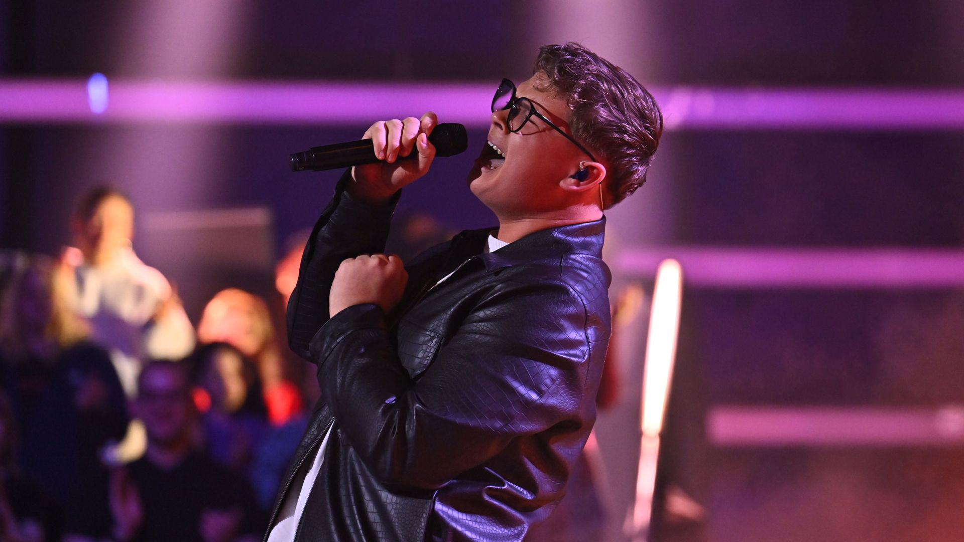 Marvin Tapper überzeugt mit "Hold Me While You Wait" von Lewis Capaldi