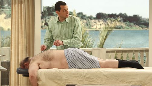 Two and a Half Men Two and a Half Men Folge 20: Therapie am Ozean