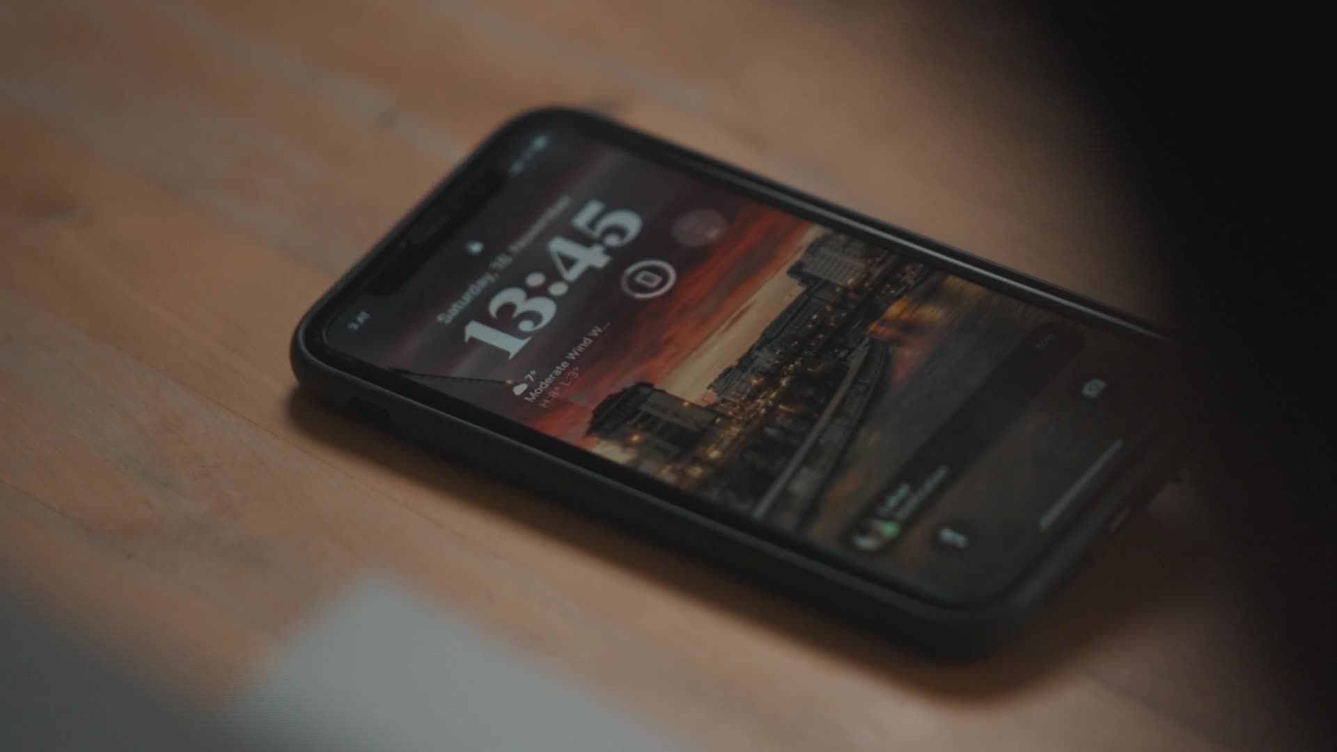 PULS 4 Doku: Smartphone Zombies