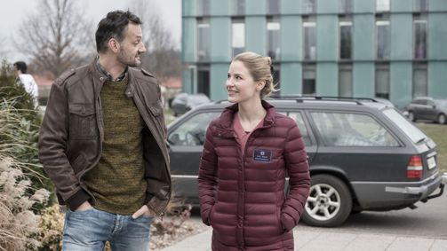 In aller Freundschaft - Die jungen Ärzte In aller Freundschaft - Die jungen Ärzte Folge 18: Einen Schritt vor, zwei zurück